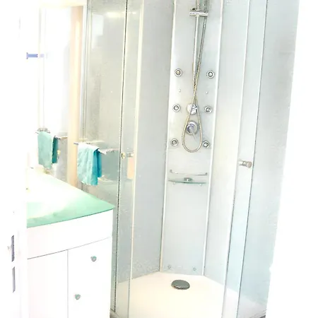 D'une A A 100 M De La Avec Piscine Partagee Et Jardin Amenage * Cabourg